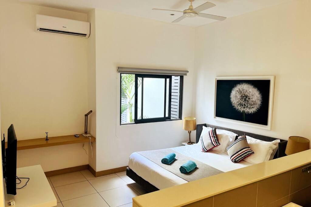 Latitude Luxury Seafront Suite Rivière Noire Exteriör bild