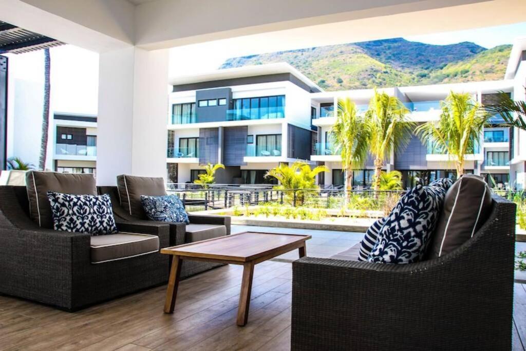 Latitude Luxury Seafront Suite Rivière Noire Exteriör bild