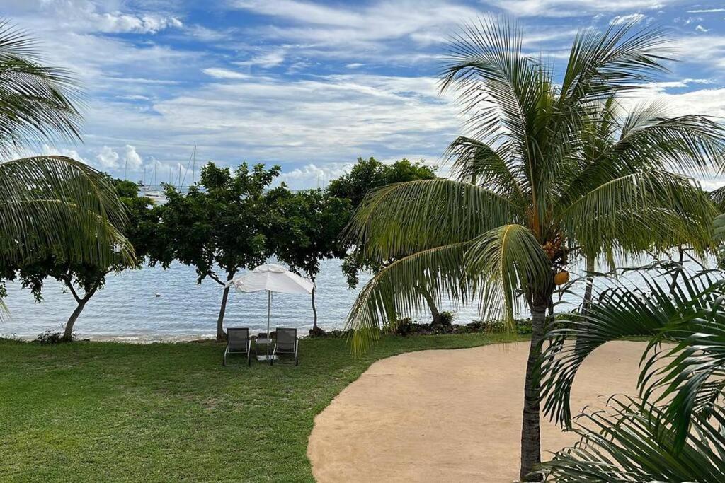 Latitude Luxury Seafront Suite Rivière Noire Exteriör bild