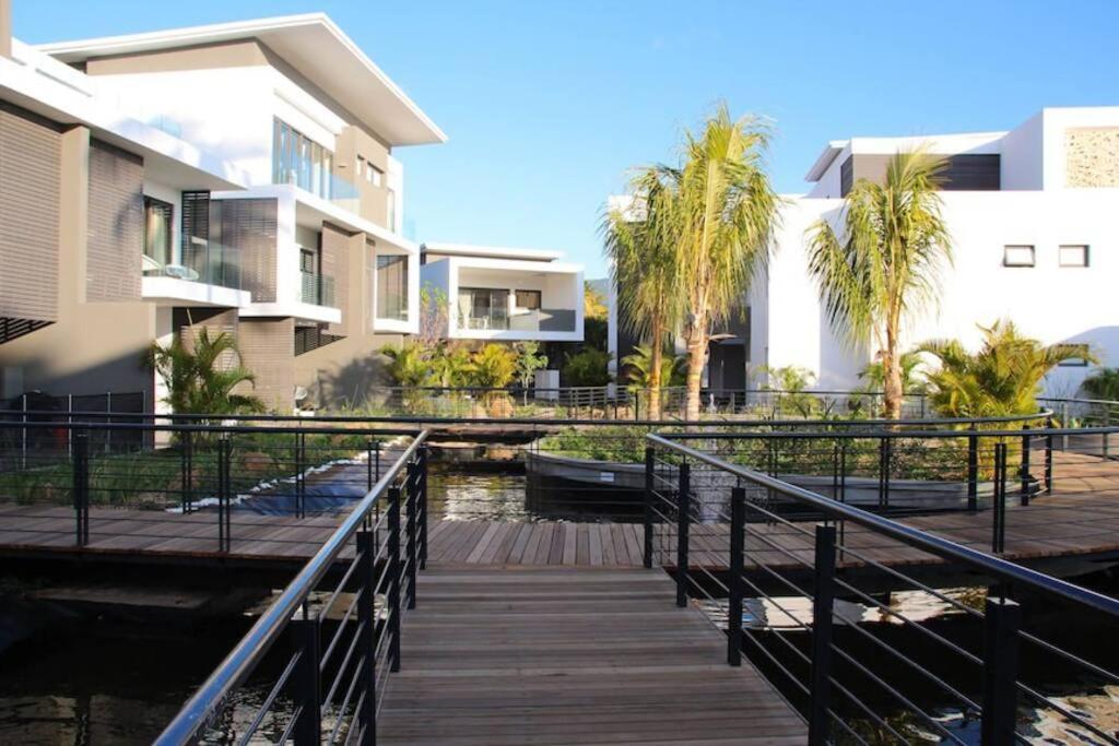 Latitude Luxury Seafront Suite Rivière Noire Exteriör bild