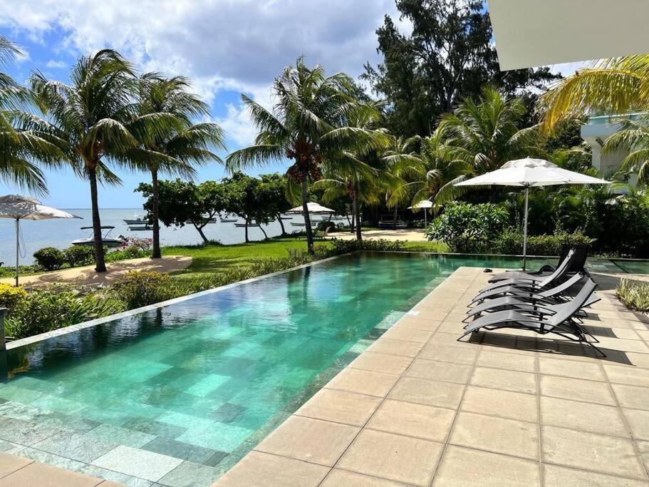 Latitude Luxury Seafront Suite Rivière Noire Exteriör bild
