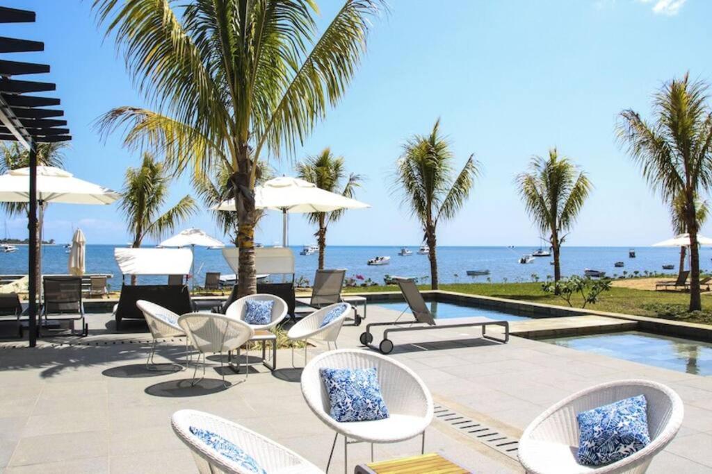 Latitude Luxury Seafront Suite Rivière Noire Exteriör bild