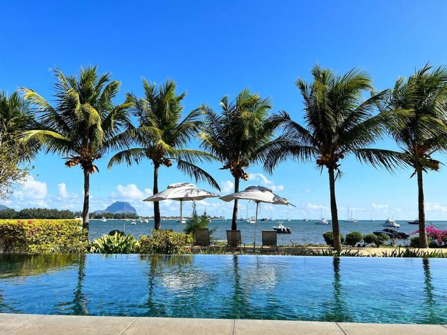 Latitude Luxury Seafront Suite Rivière Noire Exteriör bild
